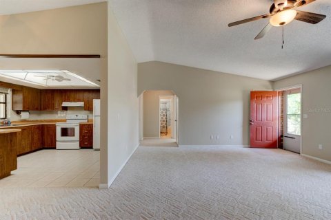 House in Edgewater, Florida 3 bedrooms, 137.5 sq.m. № 1916252 - photo 11