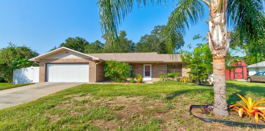 House in Edgewater, Florida 3 bedrooms, 137.5 sq.m. № 1916252