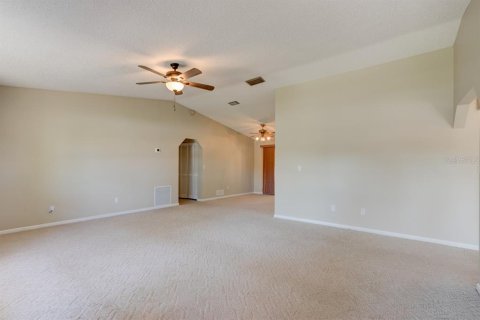 House in Edgewater, Florida 3 bedrooms, 137.5 sq.m. № 1916252 - photo 3