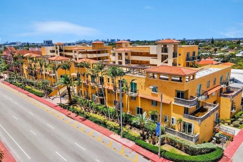 Condominio en alquiler en Surfside, Florida, 1 dormitorio, 67.82 m2 № 2170113 - foto 19