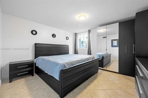 Condominio en alquiler en Surfside, Florida, 1 dormitorio, 67.82 m2 № 2170113 - foto 4