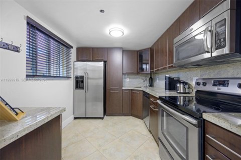 Condominio en alquiler en Surfside, Florida, 1 dormitorio, 67.82 m2 № 2170113 - foto 27
