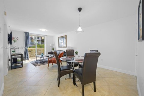 Condominio en alquiler en Surfside, Florida, 1 dormitorio, 67.82 m2 № 2170113 - foto 21