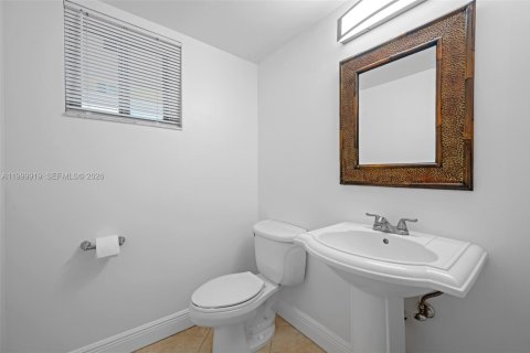 Condominio en alquiler en Surfside, Florida, 1 dormitorio, 67.82 m2 № 2170113 - foto 7