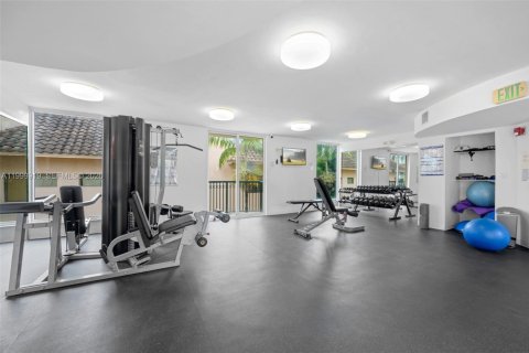 Condominio en alquiler en Surfside, Florida, 1 dormitorio, 67.82 m2 № 2170113 - foto 16
