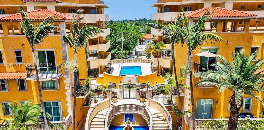 Condominio en Surfside, Florida, 1 dormitorio № 2170113