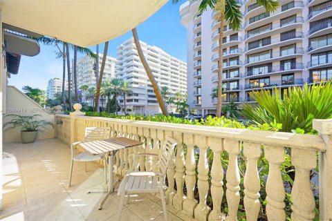 Condominio en alquiler en Surfside, Florida, 1 dormitorio, 67.82 m2 № 2170113 - foto 10