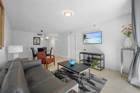 Condominio en alquiler en Surfside, Florida, 1 dormitorio, 67.82 m2 № 2170113 - foto 23