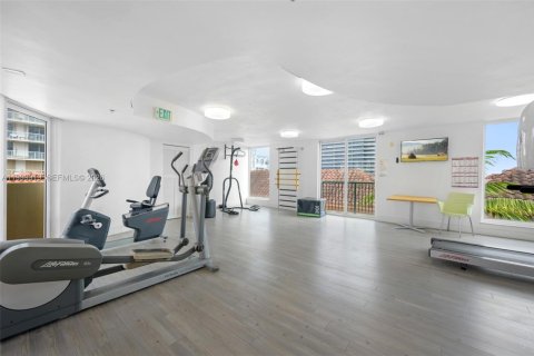 Condominio en alquiler en Surfside, Florida, 1 dormitorio, 67.82 m2 № 2170113 - foto 17