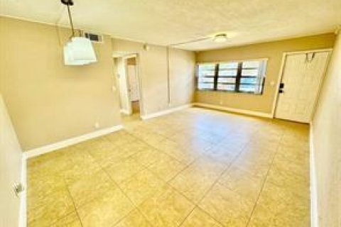 Copropriété à louer à Coral Springs, Floride: 2 chambres, 71.35 m2 № 2244628 - photo 6