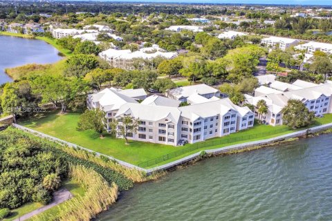Condominio en venta en Oakland Park, Florida, 2 dormitorios, 104.14 m2 № 1993887 - foto 1