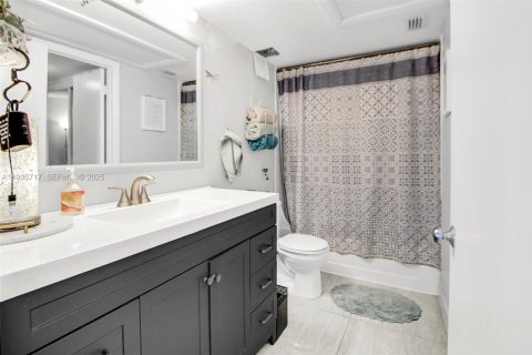 Condominio en venta en Oakland Park, Florida, 2 dormitorios, 104.14 m2 № 1993887 - foto 15