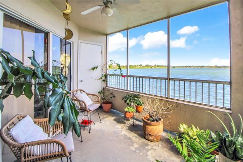 Condominio en venta en Oakland Park, Florida, 2 dormitorios, 104.14 m2 № 1993887 - foto 8