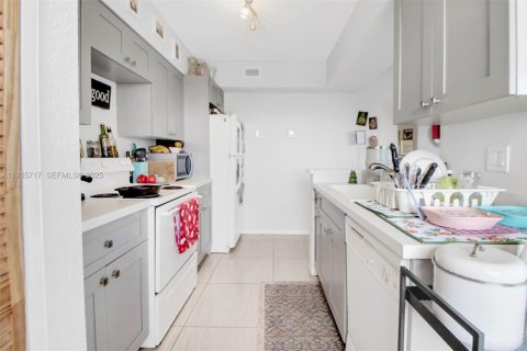 Condominio en venta en Oakland Park, Florida, 2 dormitorios, 104.14 m2 № 1993887 - foto 7