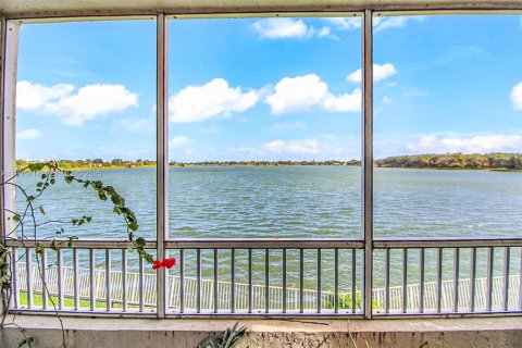 Condominio en venta en Oakland Park, Florida, 2 dormitorios, 104.14 m2 № 1993887 - foto 9