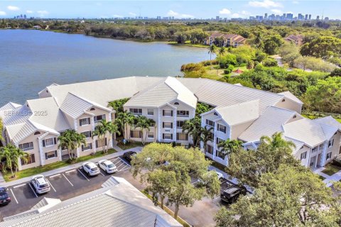 Condominio en venta en Oakland Park, Florida, 2 dormitorios, 104.14 m2 № 1993887 - foto 2
