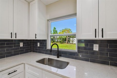 House in Tampa, Florida 3 bedrooms, 98.48 sq.m. № 1851546 - photo 15