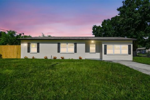 House in Tampa, Florida 3 bedrooms, 98.48 sq.m. № 1851546 - photo 1