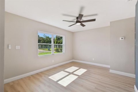 House in Tampa, Florida 3 bedrooms, 98.48 sq.m. № 1851546 - photo 9
