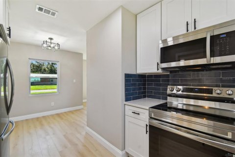House in Tampa, Florida 3 bedrooms, 98.48 sq.m. № 1851546 - photo 16