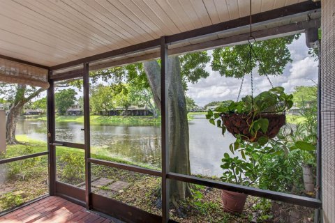 Touwnhouse à vendre à Deerfield Beach, Floride: 2 chambres, 125.33 m2 № 2413305 - photo 2
