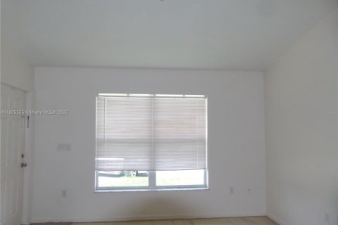House in Okeechobee, Florida 3 bedrooms, 110.93 sq.m. № 1742128 - photo 13