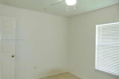 House in Okeechobee, Florida 3 bedrooms, 110.93 sq.m. № 1742128 - photo 22