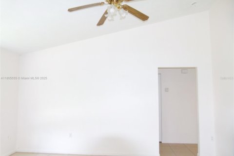 House in Okeechobee, Florida 3 bedrooms, 110.93 sq.m. № 1742128 - photo 12