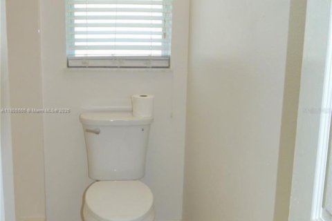 House in Okeechobee, Florida 3 bedrooms, 110.93 sq.m. № 1742128 - photo 25
