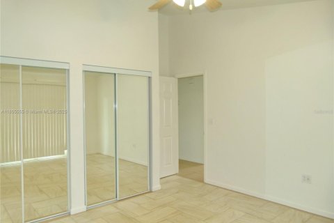 House in Okeechobee, Florida 3 bedrooms, 110.93 sq.m. № 1742128 - photo 17