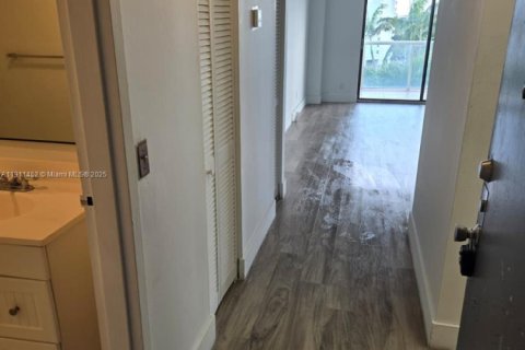 Снять в аренду кондоминиум в Норт-Майами, Флорида 1 спальня, 68.75м2, № 1968783 - фото 3