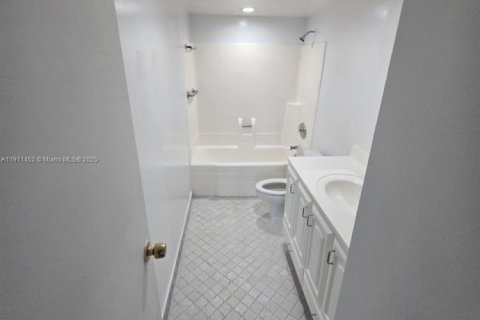 Снять в аренду кондоминиум в Норт-Майами, Флорида 1 спальня, 68.75м2, № 1968783 - фото 10