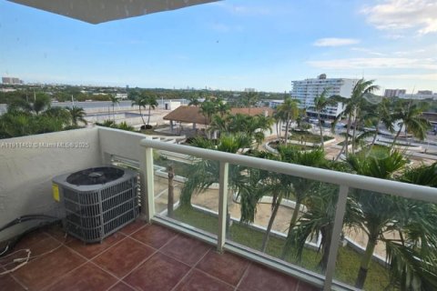 Снять в аренду кондоминиум в Норт-Майами, Флорида 1 спальня, 68.75м2, № 1968783 - фото 13