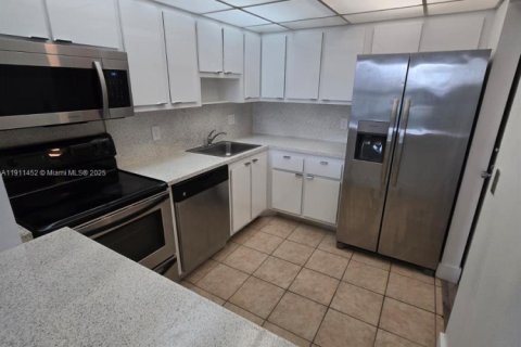 Снять в аренду кондоминиум в Норт-Майами, Флорида 1 спальня, 68.75м2, № 1968783 - фото 4