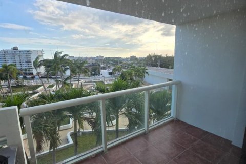 Снять в аренду кондоминиум в Норт-Майами, Флорида 1 спальня, 68.75м2, № 1968783 - фото 14