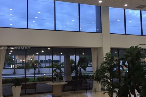 Condo in North Miami, Florida, 1 bedroom  № 1968783 - photo 16