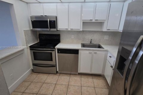 Снять в аренду кондоминиум в Норт-Майами, Флорида 1 спальня, 68.75м2, № 1968783 - фото 5