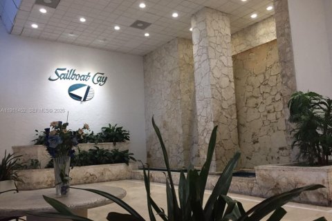 Condo in North Miami, Florida, 1 bedroom  № 1968783 - photo 15