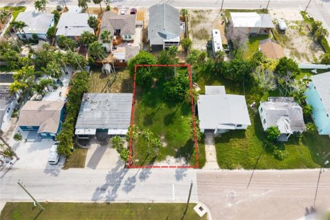 Land in Madeira Beach, Florida № 1913548 - photo 1