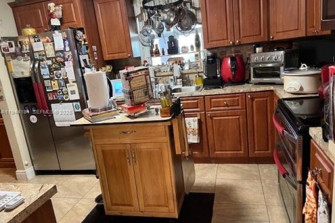 Casa en venta en Miami, Florida, 5 dormitorios, 209.22 m2 № 2058970 - foto 4