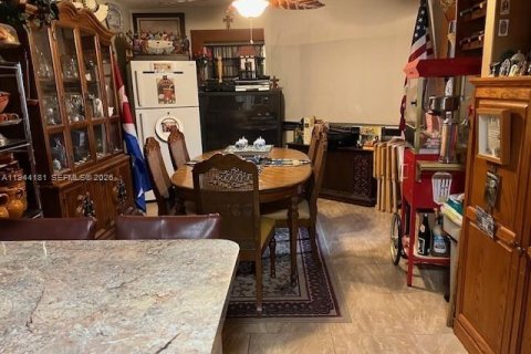 Casa en venta en Miami, Florida, 5 dormitorios, 209.22 m2 № 2058970 - foto 7