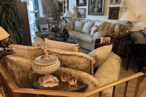 Casa en venta en Miami, Florida, 5 dormitorios, 209.22 m2 № 2058970 - foto 6