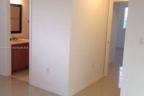 Condominio en alquiler en Miami, Florida, 3 dormitorios, 119.1 m2 № 2010397 - foto 6