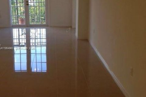 Condominio en alquiler en Miami, Florida, 3 dormitorios, 119.1 m2 № 2010397 - foto 4