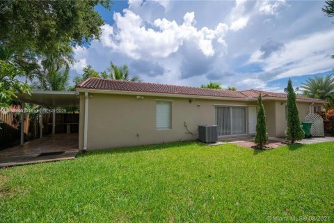House in Miami, Florida 3 bedrooms, 130.62 sq.m. № 1700786 - photo 19