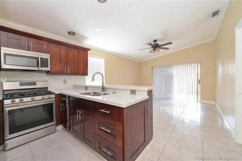 House in Miami, Florida 3 bedrooms, 130.62 sq.m. № 1700786 - photo 8