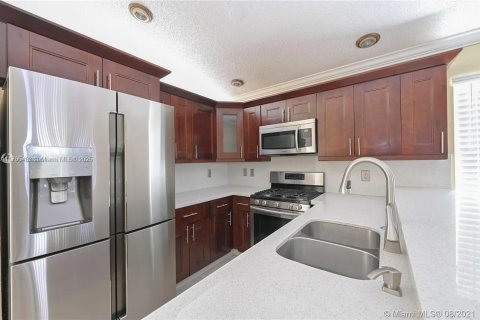 House in Miami, Florida 3 bedrooms, 130.62 sq.m. № 1700786 - photo 6