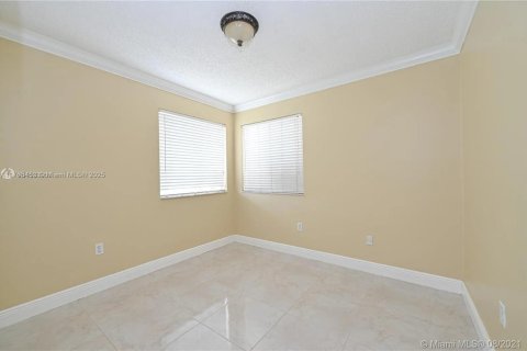 House in Miami, Florida 3 bedrooms, 130.62 sq.m. № 1700786 - photo 14