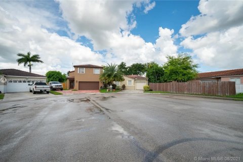 House in Miami, Florida 3 bedrooms, 130.62 sq.m. № 1700786 - photo 2