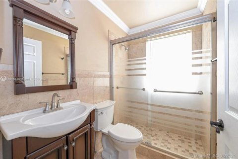 House in Miami, Florida 3 bedrooms, 130.62 sq.m. № 1700786 - photo 10